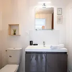 Small Functional - Right Next To The Metro *