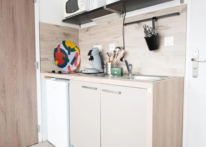 Appartement Small Functional - Right Next To The Metro *