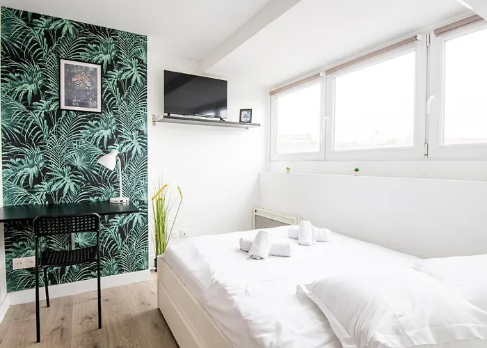 Appartement Small Functional - Right Next To The Metro