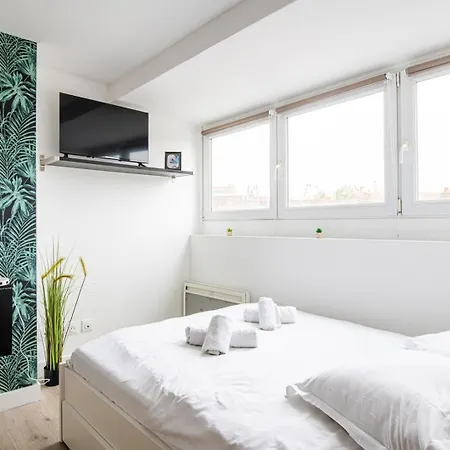 Appartement Small Functional - Right Next To The Metro