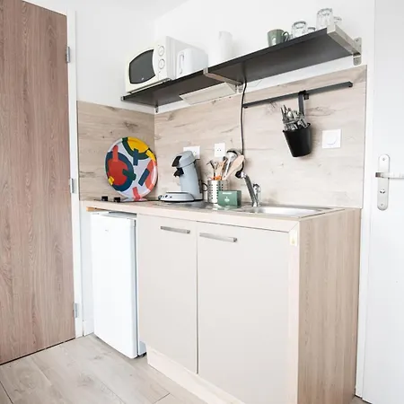 Appartement Small Functional - Right Next To The Metro *