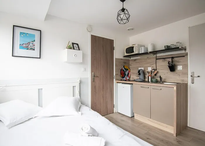 Small Functional - Right Next To The Metro 里尔